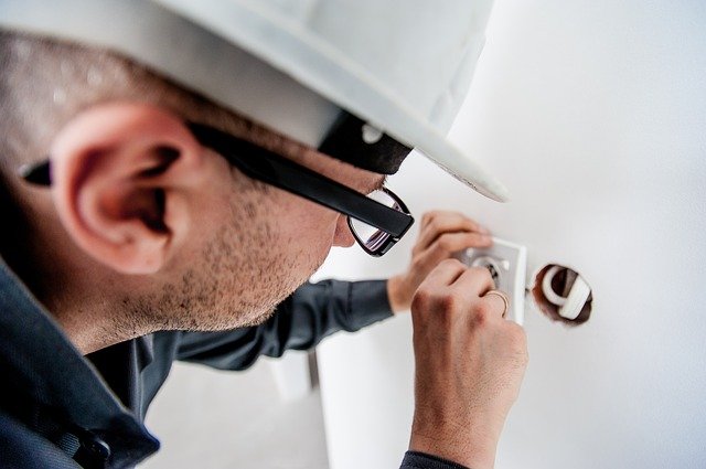 E+Service+Check GmbH als Partner für die gesetzlich vorgeschriebenen Prüfungen