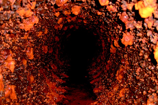 Verstopfte Rohre - Wie sichere ich mich ab? Foto: Wasserleitung innen
