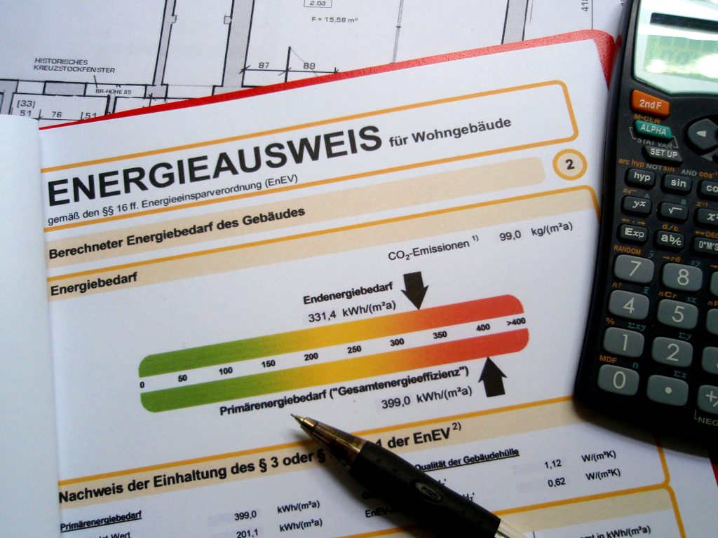 Energieausweis für das eigene Haus; Bild: ehuth / pixelio.de