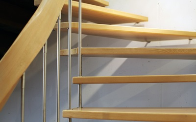 Holztreppe planen; Bild: Urs Flükiger / pixelio.de