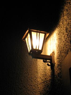 Außenbeleuchtung an Häusern; Bild: Petra Morales / pixelio.de