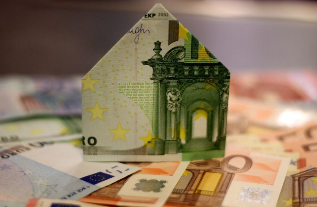 Fremdwährungen handeln oder in Immobilien investieren