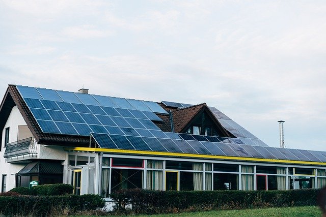 Solaranlage und E-Auto– neue Studie unterstreicht Praxistauglichkeit