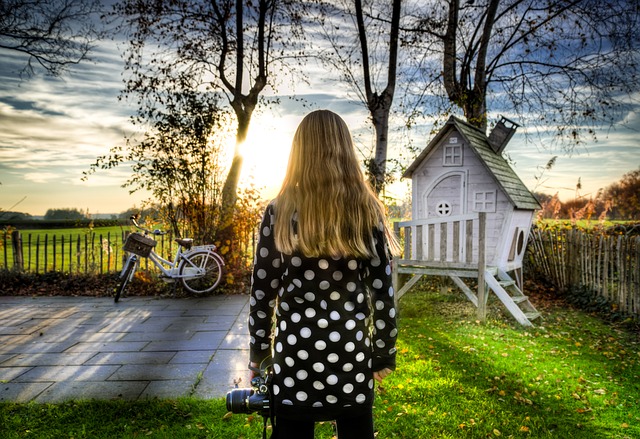 Kinderspielhaus aus Holz für den Garten