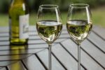 Die besten Weißweine der Welt zu Hause genießen