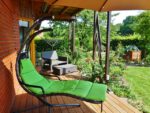 Bau einer Terrasse, um den Außenbereich des Hauses zu verschönern